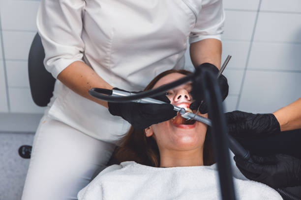 Best Emergency Tooth Extraction  in Menomonee Falls, WI